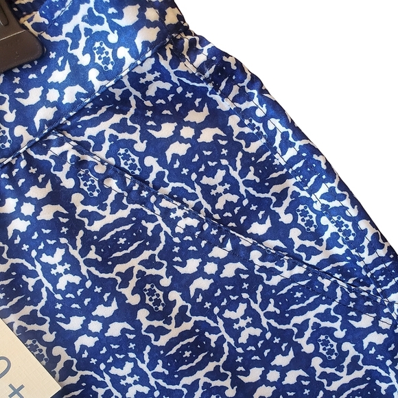 Cabana Life 50+ UPF Blue and White Indigo Print Shorts in Size Small NWT - Picture 3 of 5